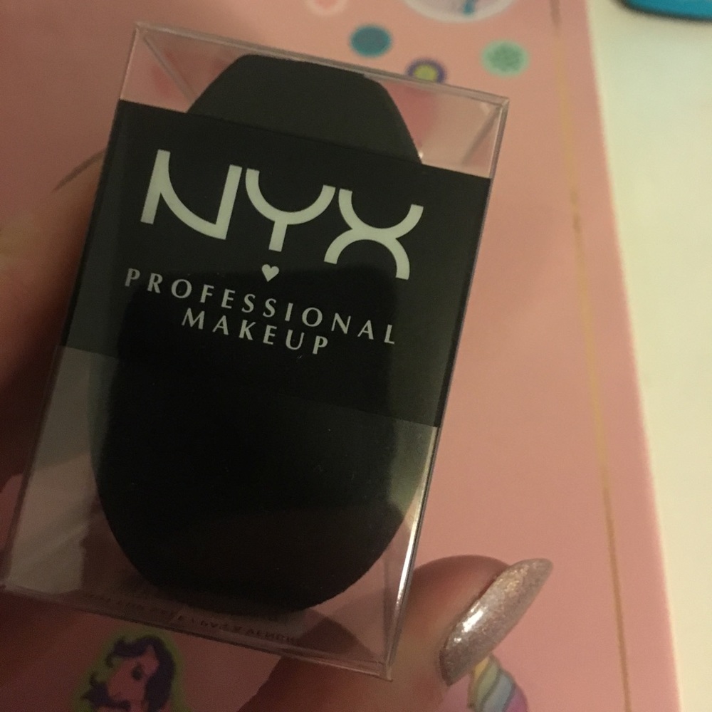 NYX Complete Control Blending Sponge. New.